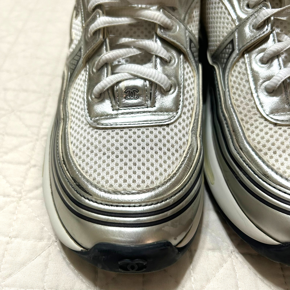 Chanel Laminated Calfskin Sneakers Womens 38 US 8 White Silver CC Shoes Auth - Picture 12 of 15